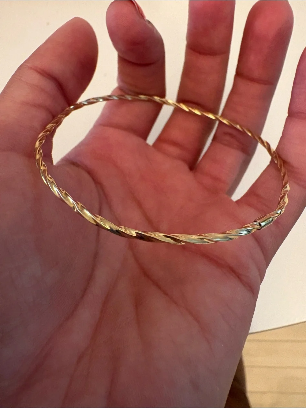 10K yellow gold twisted bangle - Picture 1 of 4